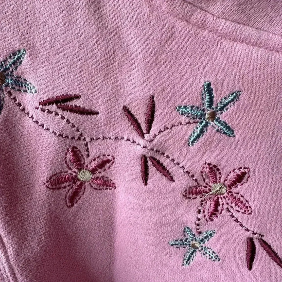 Gloria Vanderbilt sport large embroidered pink sweater - Picture 2 of 4